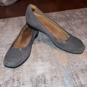CLARKS GRAY suede loafers slip on dress shoes women’s sz 6